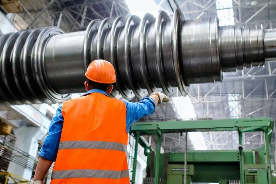 Inspección en planta industrial durante una auditoría de certificación